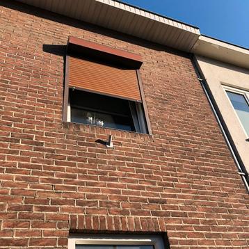 Bruin rolluik • handbediend • 2 stuks beschikbaar voor biedingen