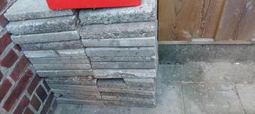 Gratis circa 40 stuks tegels 30x30 cm beschikbaar voor biedingen