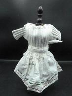 Antieke poppenkleding gebreid truitje en schortje, Ophalen of Verzenden, Gebruikt, Kleertjes