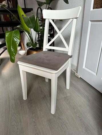 IKEA INGOLF witte eetkamerstoel met kussentje beschikbaar voor biedingen