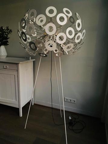 Lamp van het merk Moooi beschikbaar voor biedingen