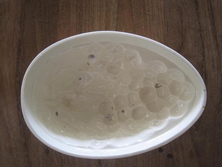 Oude puddingvorm (patévorm) druiventros, Antiek en Kunst, Antiek | Servies los, Ophalen of Verzenden