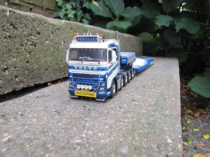 Wsi Volvo FH4 met Nooteboom lowloader Schoones B.V, Hobby en Vrije tijd, Modelauto's | 1:50, Zo goed als nieuw, Bus of Vrachtwagen