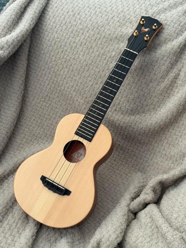 Rebel ‘Double Cheese’ Concert Ukelele, Muziek en Instrumenten, Snaarinstrumenten | Overige, Ukelele, Ophalen of Verzenden