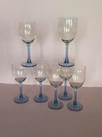 7 wijnglazen met blauwe voet, Ophalen of Verzenden, Zo goed als nieuw, Overige typen
