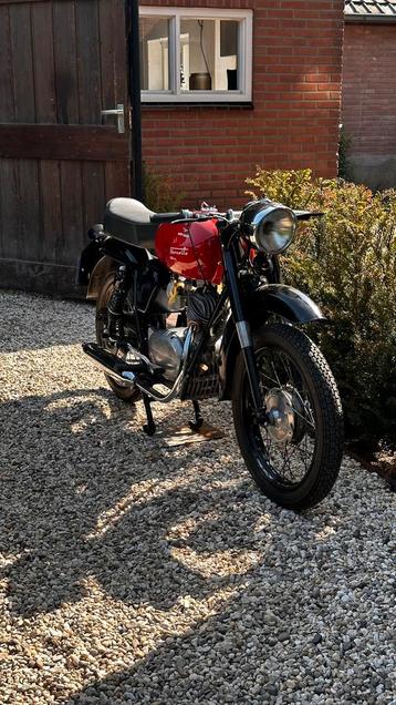 Motoguzzi stornello 125 cc beschikbaar voor biedingen