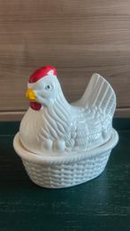 Kip op nest, groter formaat, aardewerk, wit/rood, eitjes, Diversen, Pasen, Ophalen of Verzenden, Zo goed als nieuw