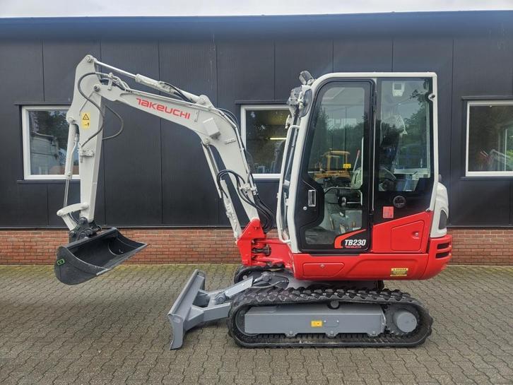 Takeuchi TB230 - 2350 uur, Zakelijke goederen, Machines en Bouw | Kranen en Graafmachines, Graafmachine