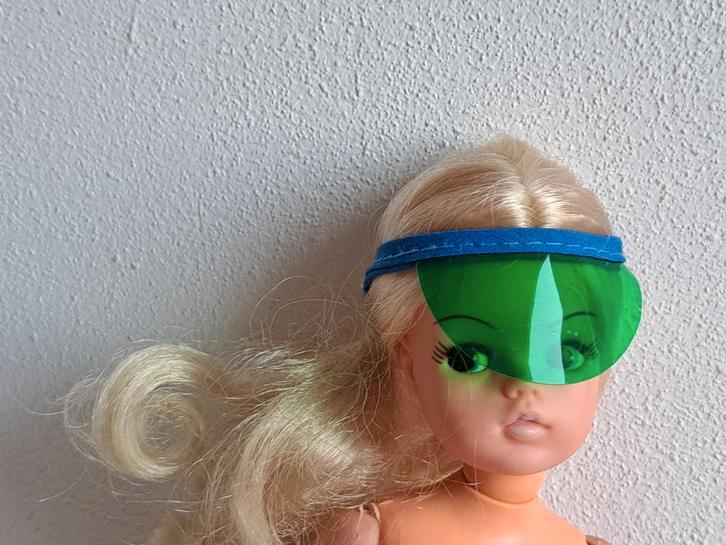 Zonneklep voor barbie sindy fleur excl pop, Verzamelen, Poppen, Zo goed als nieuw, Kleertjes, Ophalen of Verzenden