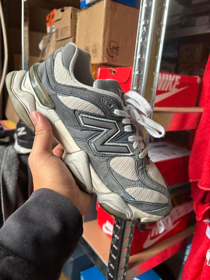 New Balance 9060 Indigo 42, Kleding | Heren, Schoenen, Zo goed als nieuw, Overige kleuren, Ophalen of Verzenden