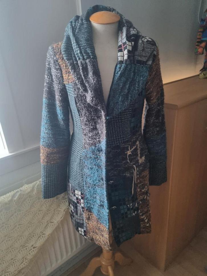 Kleurrijke getailleerde jas met knopen intifashion maat s m, Kleding | Dames, Jassen | Zomer, Zo goed als nieuw, Maat 38/40 (M)