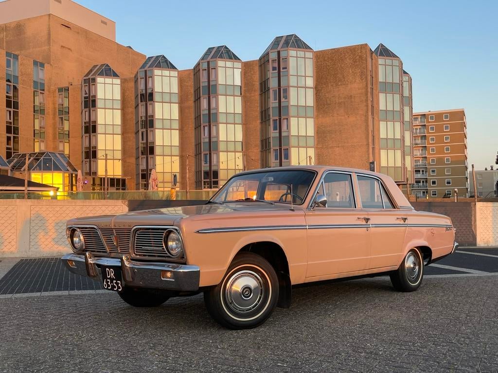 Plymouth Valiant V200 1966 2.8 6 cil 4 bak vloer, Auto's, Chrysler, Achterwielaandrijving, Overige bekleding, Beige, 102 pk