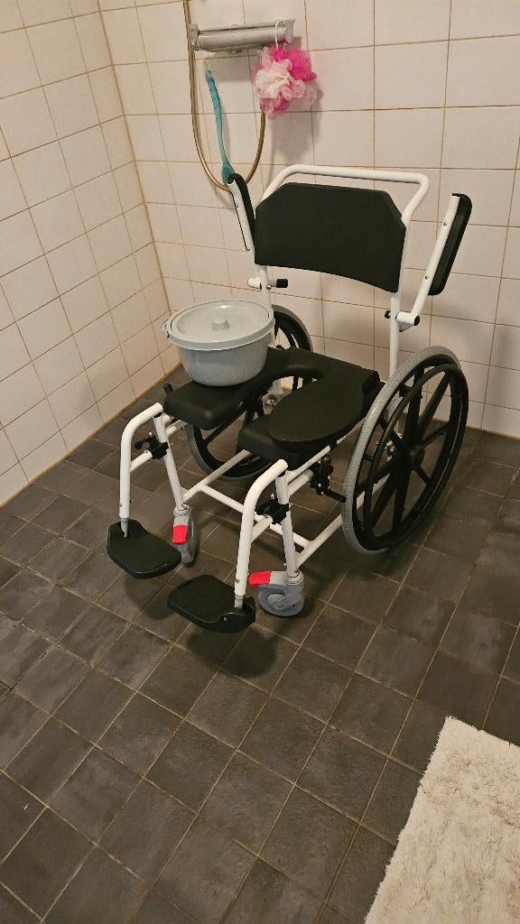 Douchestoel En Toiletstoel in 1, Ophalen, Zo goed als nieuw