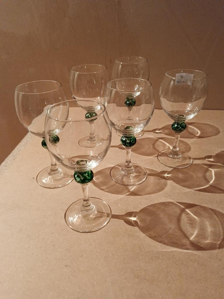 Zeer mooie wijnglazen met groen glas in het midden., Verzamelen, Glas en Borrelglaasjes, Ophalen, Zo goed als nieuw, Overige typen