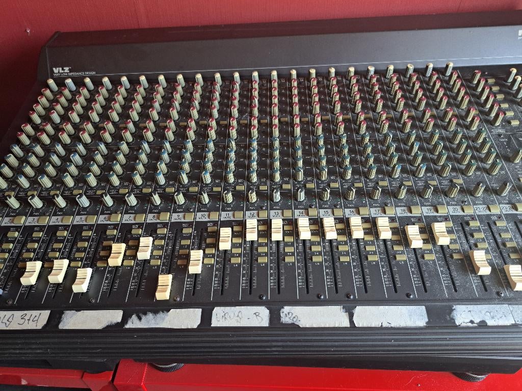 Mengtafel Mackie 24/4, Ophalen, Gebruikt, 20 kanalen of meer