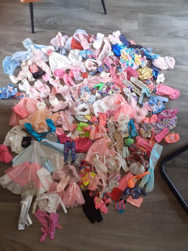 150x Barbie kleding jaren 80/90, Verzamelen, Poppen, Ophalen, Gebruikt, Pop