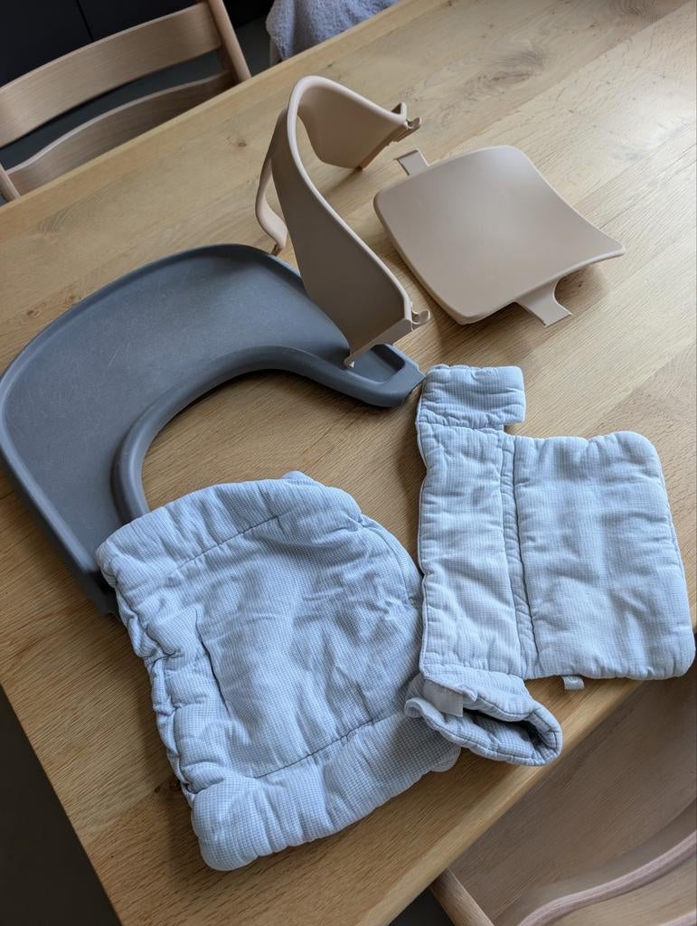 Stokke Tripp Trapp baby set + tray + kussens (Nordic Grey), Kinderen en Baby's, Kinderstoelen, Ophalen of Verzenden, Zo goed als nieuw