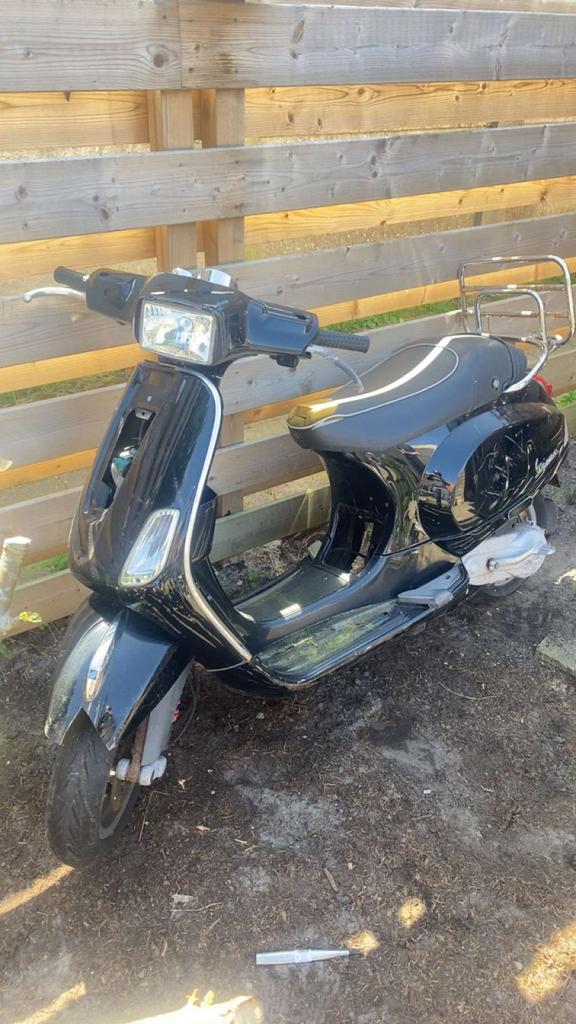 Vespa s 2 takt snor, Fietsen en Brommers, Scooters | Vespa, Ophalen, Zo goed als nieuw, Benzine, Vespa LX