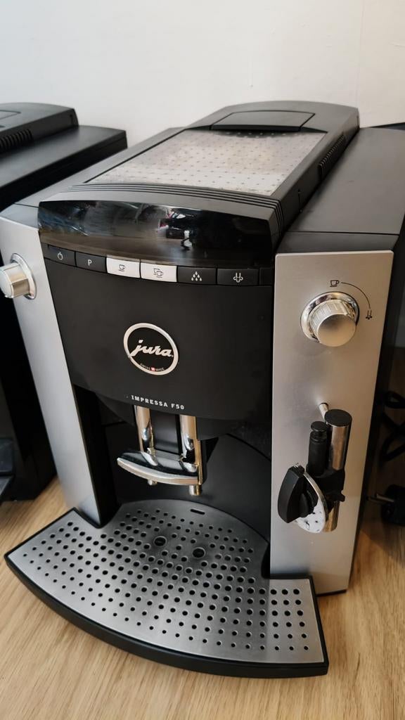 Jura Impressa F50 Koffiezetapparaat - Zilver/Zwart, Witgoed en Apparatuur, Koffiezetapparaten, Gebruikt, Espresso apparaat, 4 tot 10 kopjes