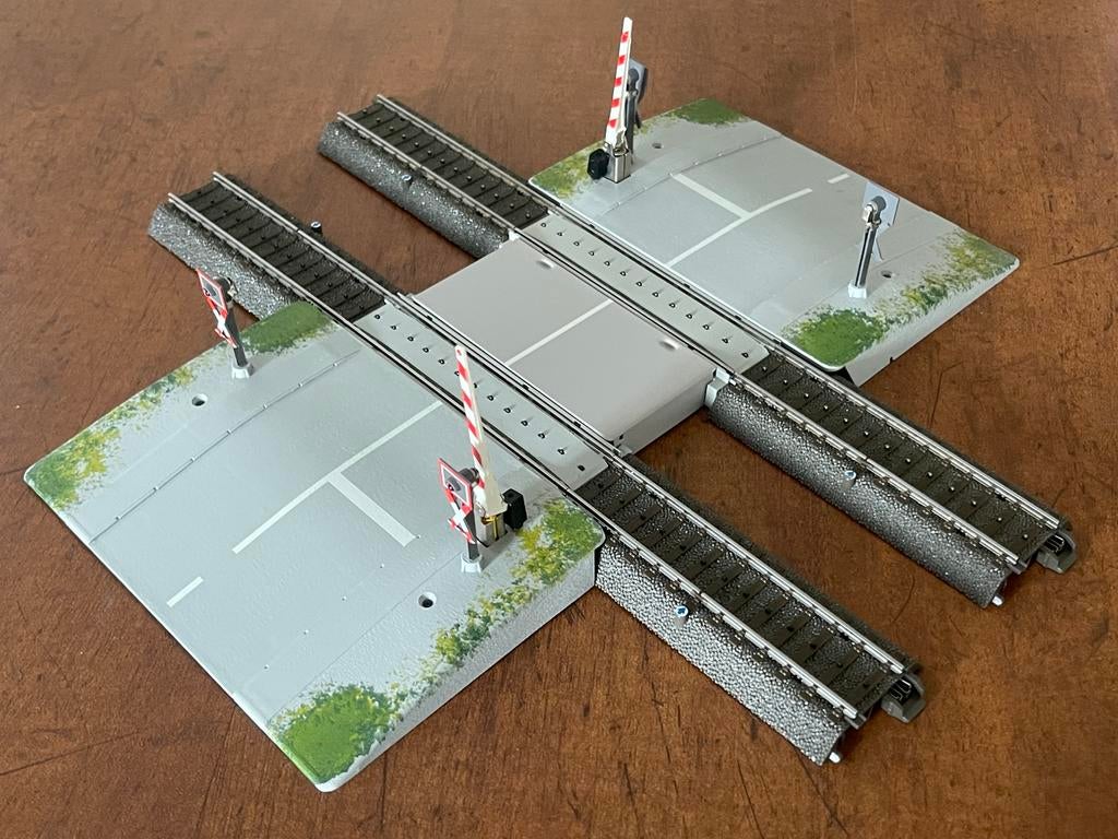 ** NIEUW ** Märklin OVERWEG 74923 + UITBREIDING 74930 **, Wisselstroom, Nieuw, Rails, Ophalen of Verzenden