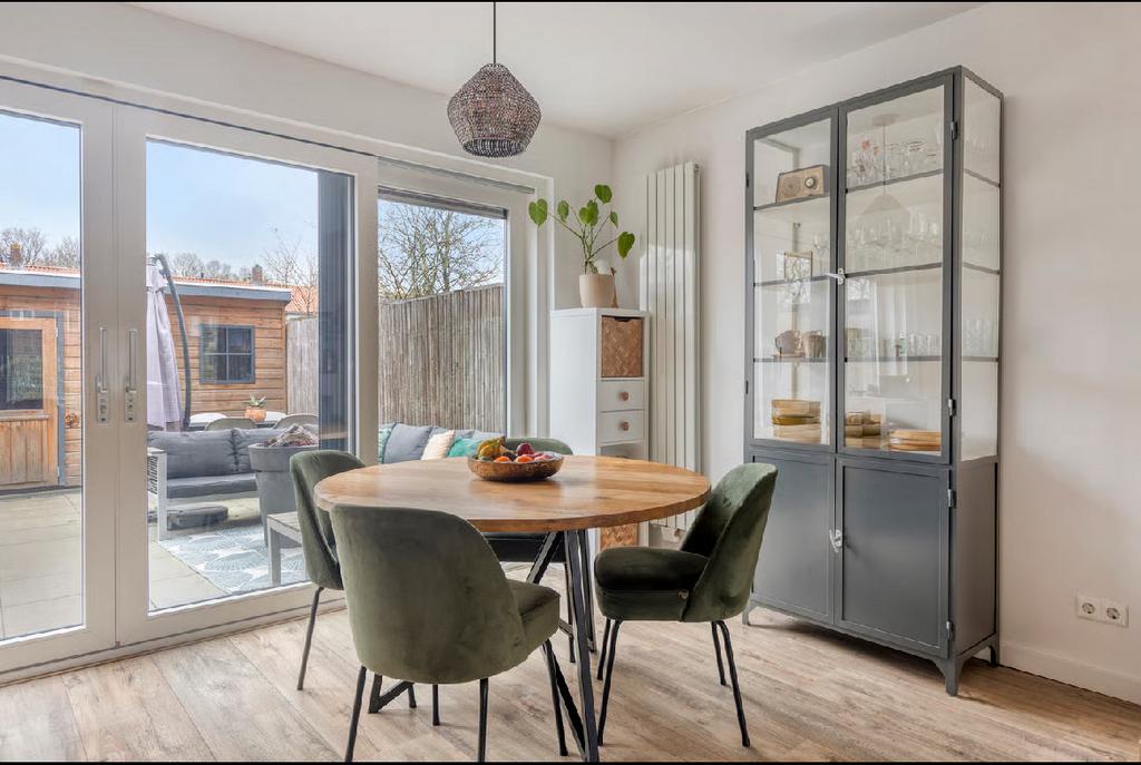 Eettafel set met 4 Be Home Living stoelen (ook los te koop), Huis en Inrichting, Tafels | Eettafels, Ophalen, Gebruikt, 100 tot 150 cm