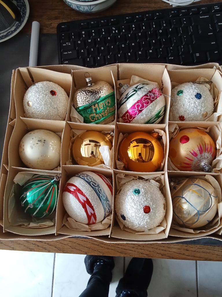 te koop 12 grotere oude glazen kerstballen verkkop per stuk, Diversen, Kerst, Ophalen of Verzenden