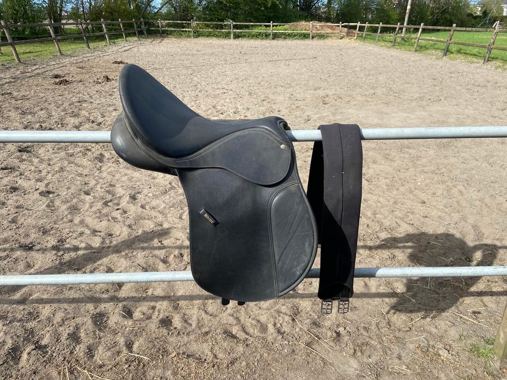 Wintec zadel 18 inch, Dieren en Toebehoren, Ophalen of Verzenden, Zo goed als nieuw, Recreatie