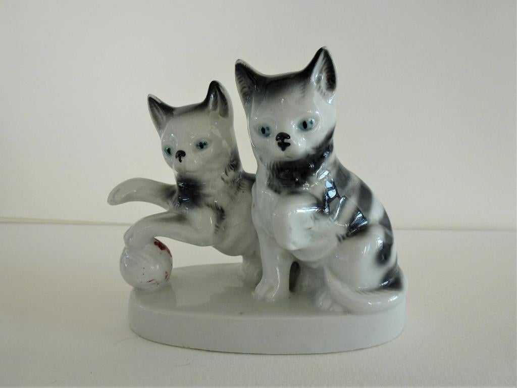 Spelende katjes Carl Scheidig porselein jaren '50 gemerkt, Ophalen of Verzenden, Zo goed als nieuw, Hond of Kat, Beeldje of Figuurtje
