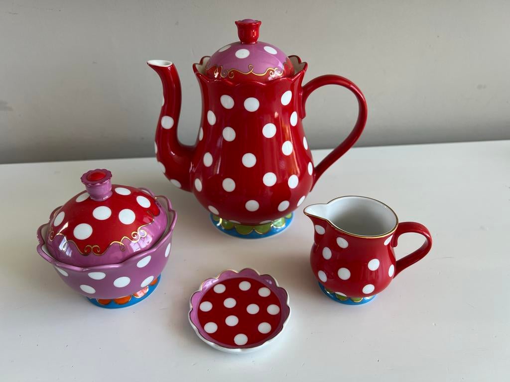 Oilily theepot, melkkannetje en suikerpotje - Zeer goede sta, Huis en Inrichting, Keuken | Servies, Keramiek, Overige typen, Ophalen of Verzenden