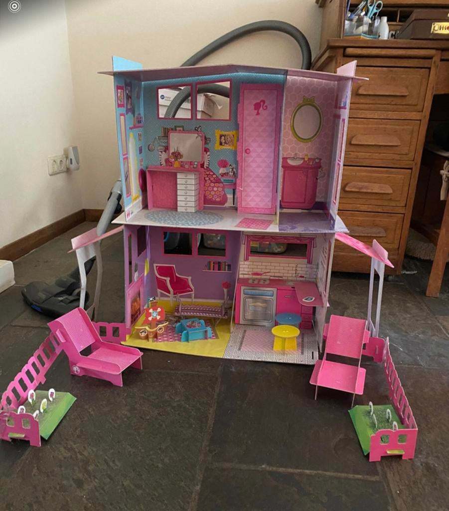 Hard kartonen barbiehuis, Ophalen of Verzenden, Zo goed als nieuw, Poppenhuis