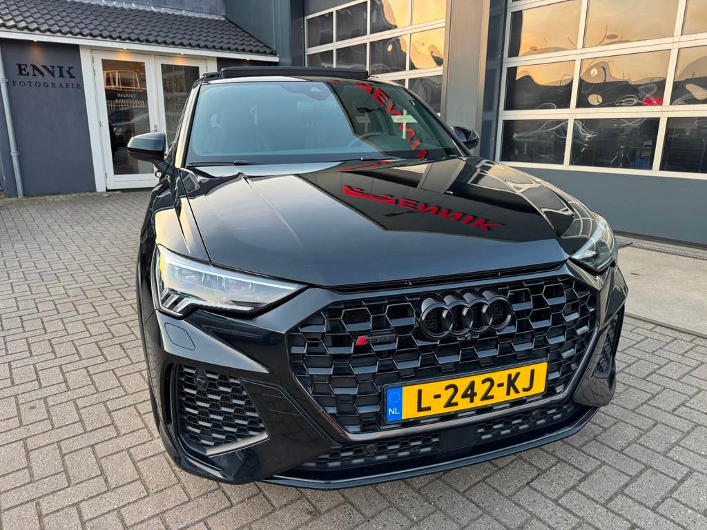 Audi RS Q3 Sportback TFSI RS / Pano / 360Cam / Full LED / B&, Auto's, Audi, Gebruikt, 1675 kg, Zwart, Bedrijf