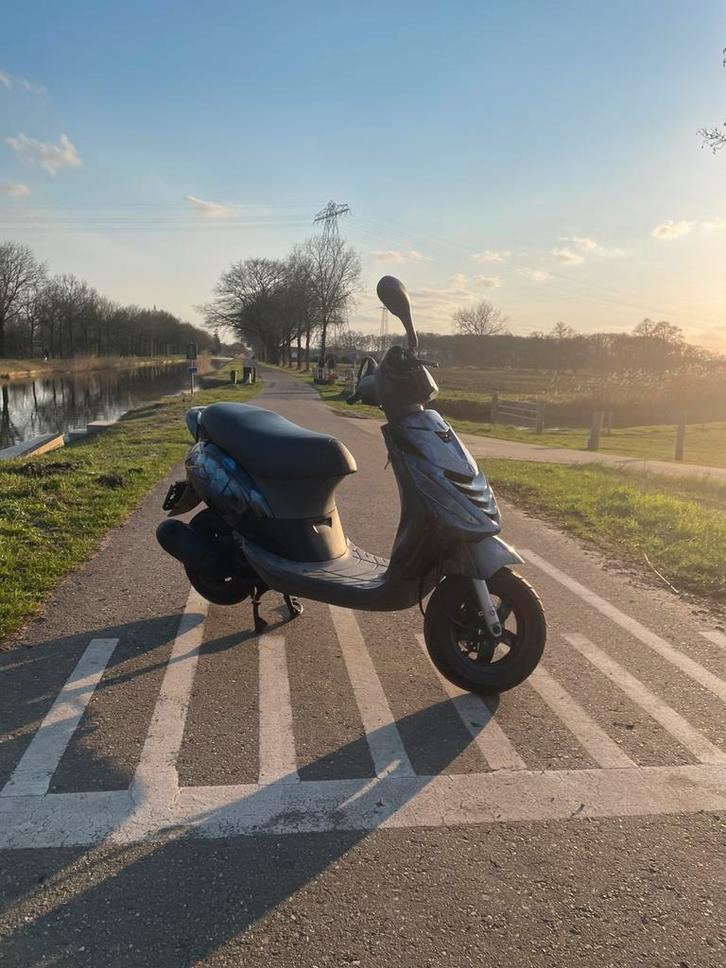 Duitse zip 2004, Fietsen en Brommers, Scooters | Piaggio, Zo goed als nieuw, Overige modellen, Benzine, Ophalen of Verzenden