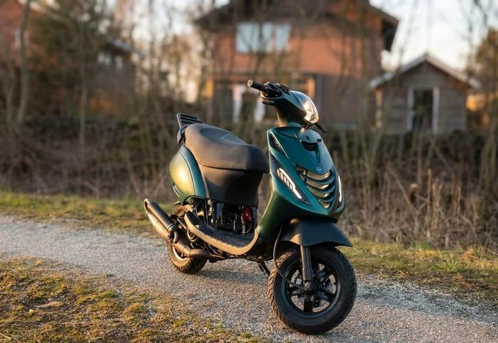 Hele frisse zip 70cc WAARDEPEILING, Fietsen en Brommers, Scooters | Piaggio, Zo goed als nieuw, Zip, Tweetakt, Ophalen of Verzenden