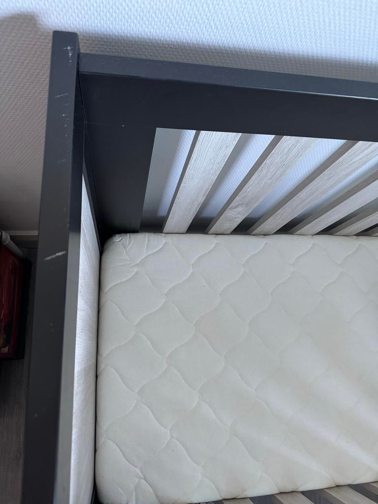 Ledikant met matras, Ophalen of Verzenden, Gebruikt, Ledikant