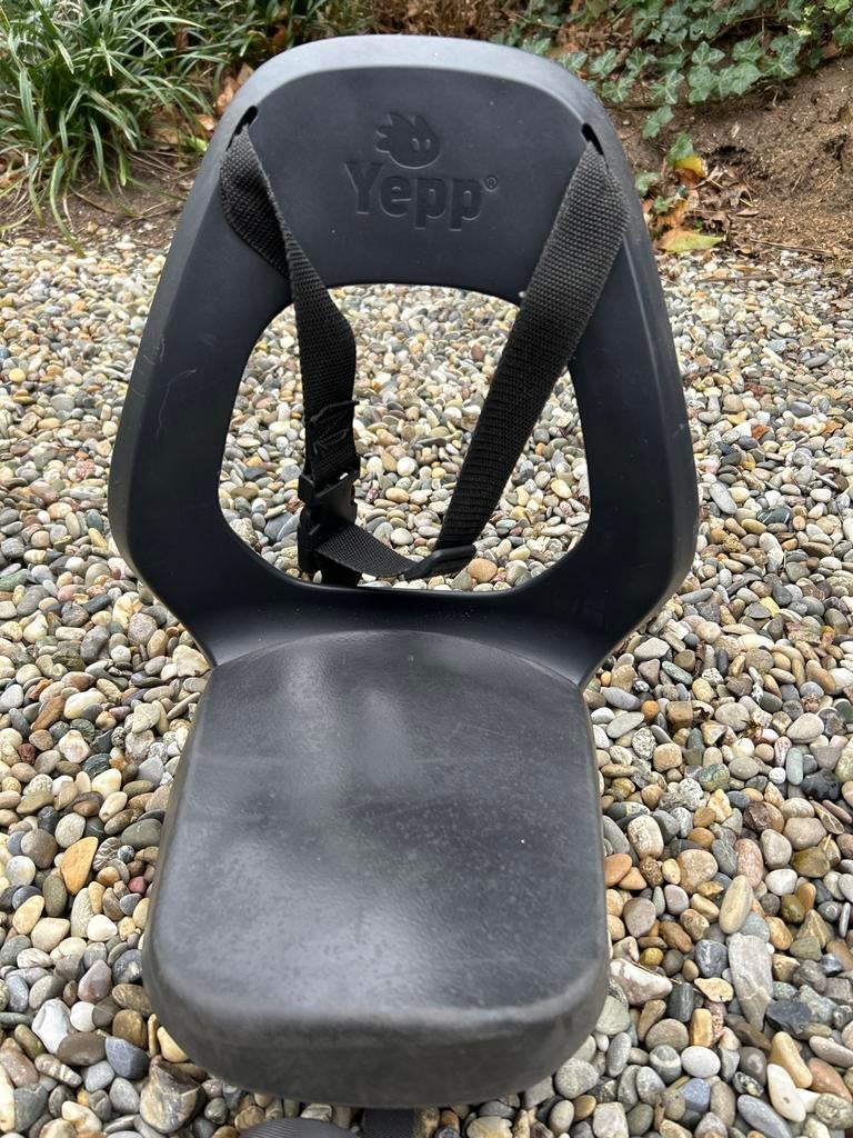 Yepp junior achterzitje zwart, Fietsen en Brommers, Fietsaccessoires | Fietsstoeltjes, Ophalen, Gebruikt, 15 t/m 36 kg, Achterzitje