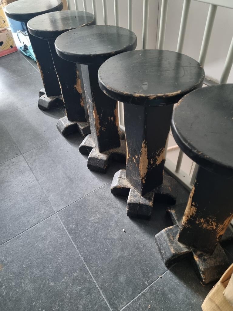 5 barkrukken uit de ski hut, Ophalen