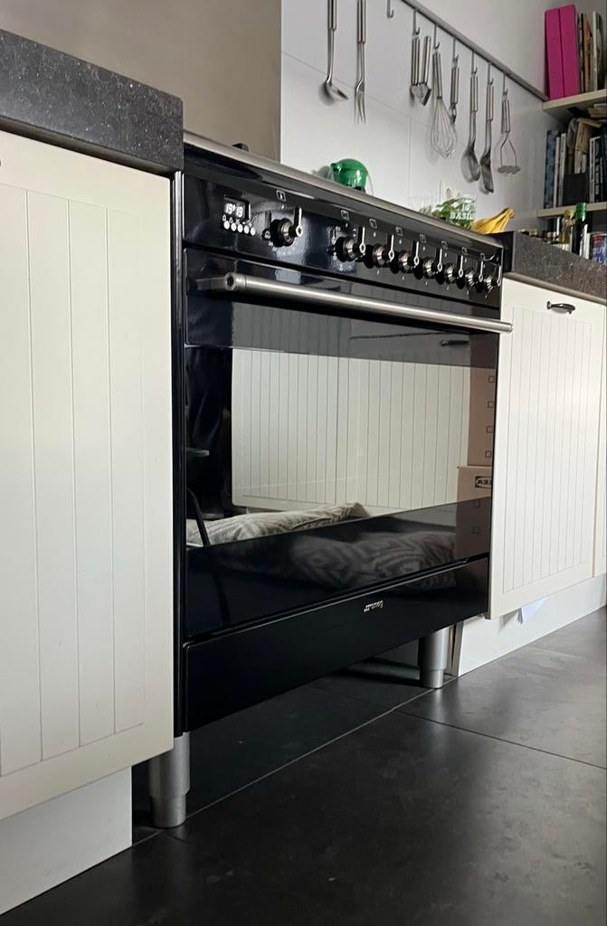 Smeg 6-pits gasfornuis met oven - Zwart, Witgoed en Apparatuur, Fornuizen, Ophalen, Gebruikt, 60 cm of meer, Energieklasse A of zuiniger
