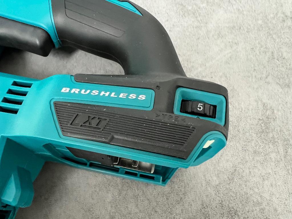 MAKITA 18V ACCU DECOUPEERZAAG DJV184Z BRUSHLESS D-Greep LXT, Decoupeerzaag, Nieuw, 600 tot 1200 watt, Ophalen of Verzenden