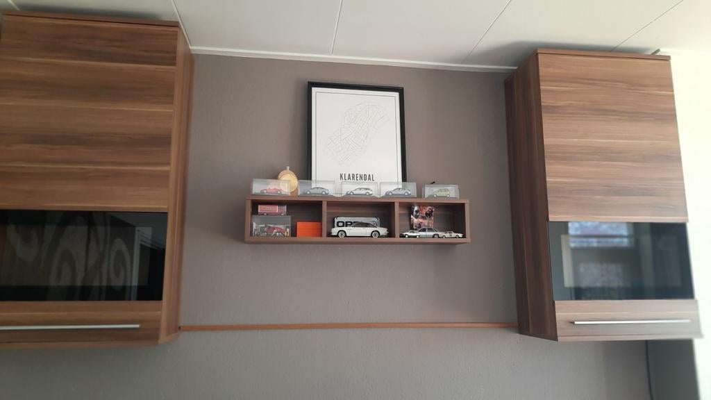 2 hangkasten en een plankje, Huis en Inrichting, Kasten | Wandmeubels, Ophalen, 25 tot 50 cm, Minder dan 150 cm, Minder dan 100 cm