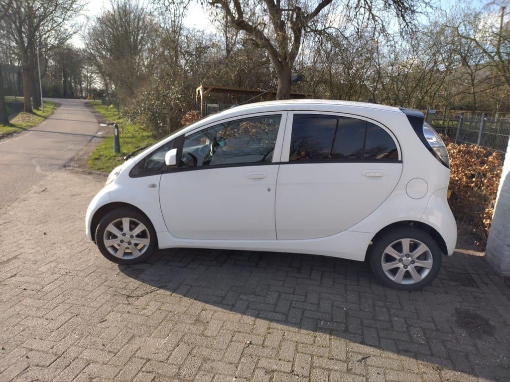 Mitsubishi i-MiEV 16 kWh, goed onderhouden, incl thuislader, Auto's, Mitsubishi, Automaat, 37 €/maand, Zwart, 4 stoelen
