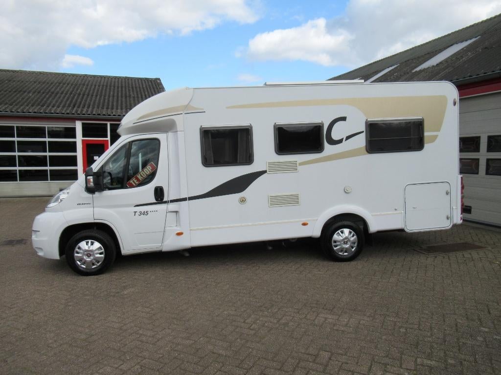 Carado T345,  2015, 42.079 km in zeer goede staat, Caravans en Kamperen, Koelkast, Standaard zit, Ringverwarming, Fiat