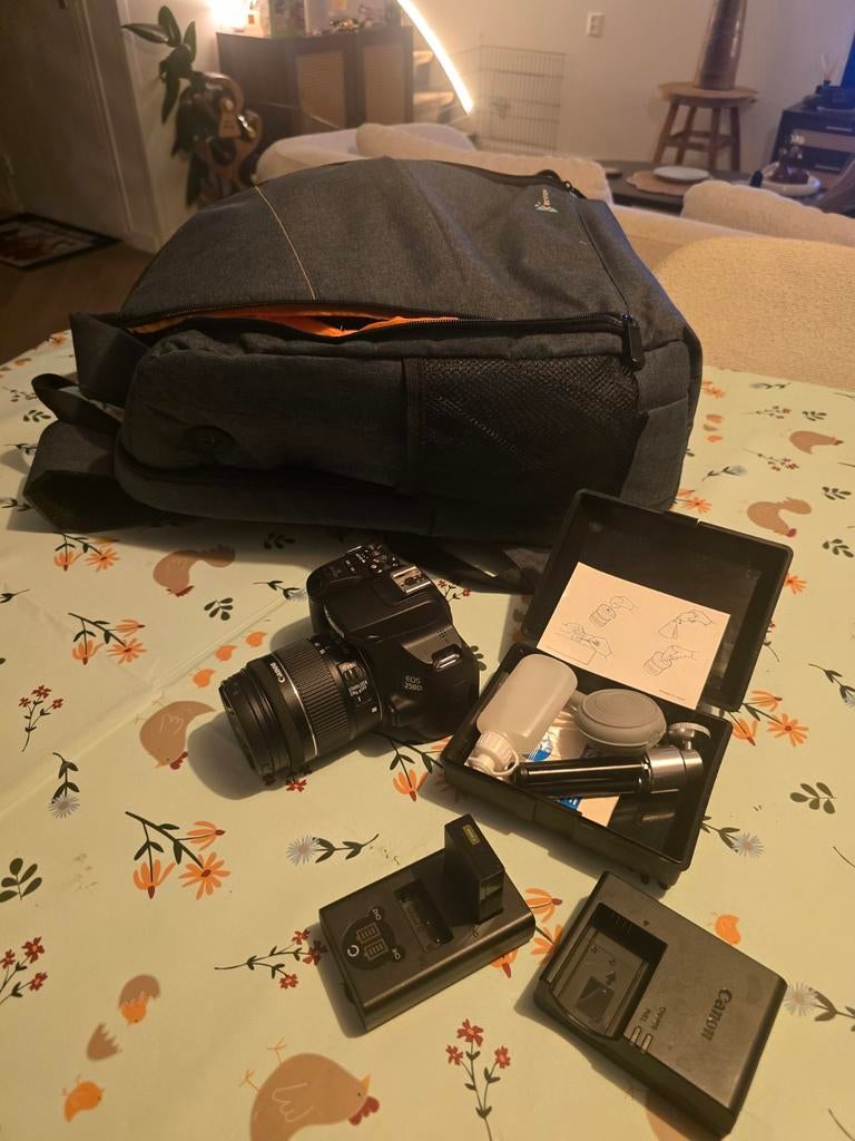 Canon EOS 250D + 18-55mm lens + accessoires |, Spiegelreflex, Canon, Ophalen of Verzenden, Zo goed als nieuw