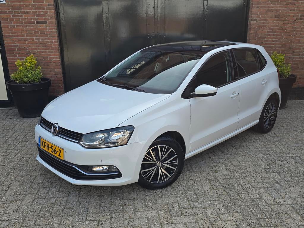 Volkswagen Polo 1.2 TSI l Allstar l Panoramadak l Carplay l, Auto's, 4 cilinders, Wit, USB, Handgeschakeld
