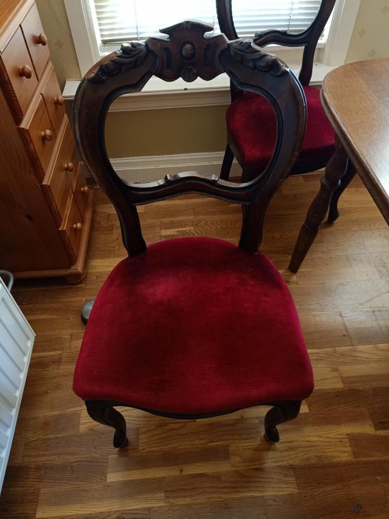 Antieke stoel met rood fluwelen bekleding, Antiek en Kunst, Ophalen