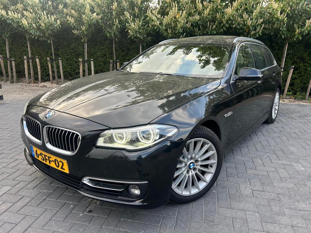 BMW 5-Serie 528I Touring AUT 2013 Zwart Panorama, softclose, Automaat, Beige, 4 cilinders, 2000 kg