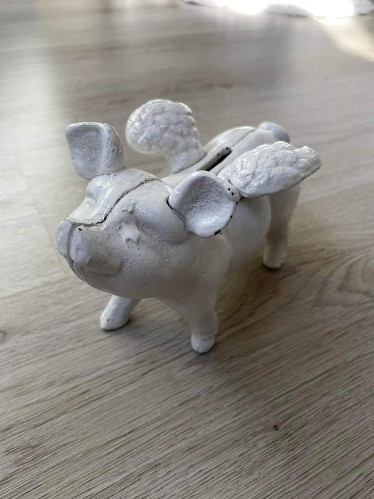 Gietijzeren varkentje met vleugels wit, spaarvarken, Verzamelen, Spaarpotten, Ophalen, Zo goed als nieuw, Steen, Aardewerk of Keramiek