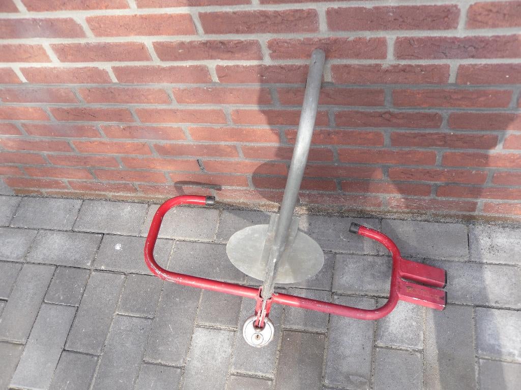 Wielklem voor caravan., Ophalen, Gebruikt