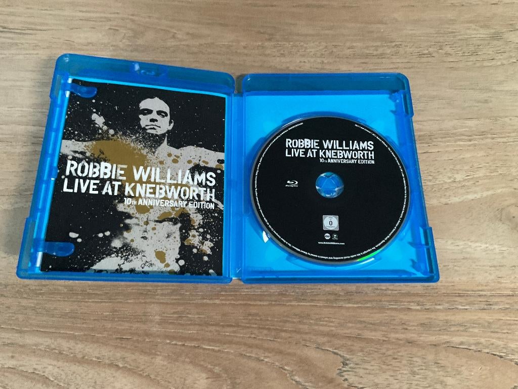 Robbie Williams Live at Knebworth, 10th anniversary edition., Cd's en Dvd's, Blu-ray, Ophalen of Verzenden, Zo goed als nieuw