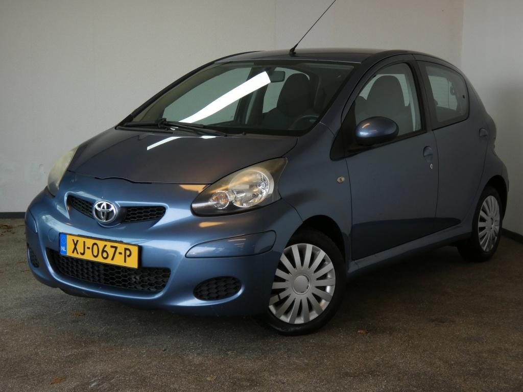 Toyota Aygo 1.0-12V Access (bj 2009), Auto's, Metallic lak, Gebruikt, Overige kleuren, 4 stoelen