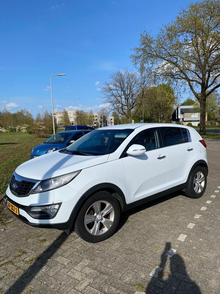 Kia sportage 1.6, Auto's, Voorwielaandrijving, Zwart, Parkeersensor, Wit